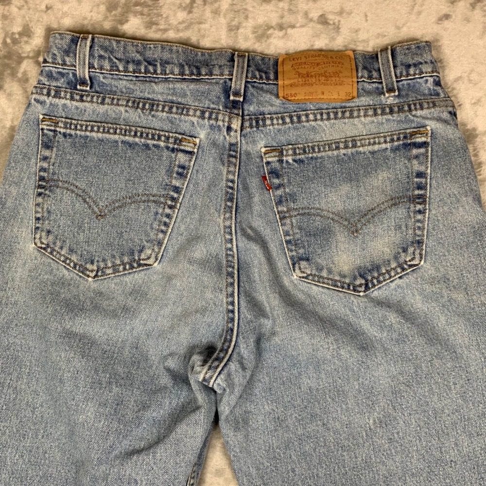 VTG Levi's 550 Relaxed Tapered Light Wash Jeans Men 32x31 (tagged 36x32) USA Y2K